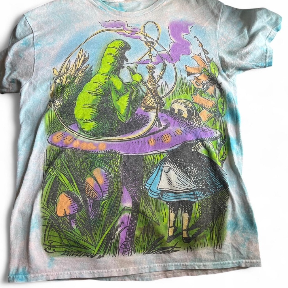 ✨Liquid Blue Alice in Wonderland tie-dye tee